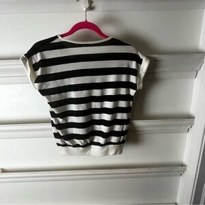 Blue and white striped bold lines